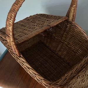 Vintage Wicker Picnic Basket